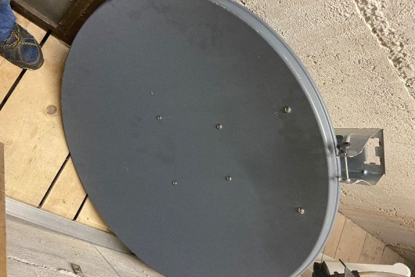 Satellitenschüssel mit LMB
