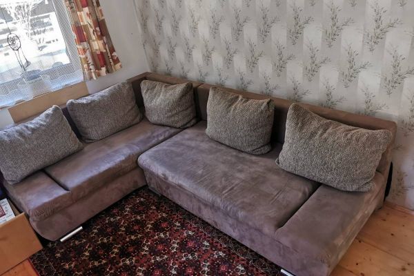 Sofa ausklappbar gebraucht sehr guter Zustand. Abmessungen: 257x177 cm