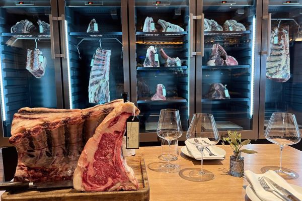 Servicemitarbeiter/in für Steak Restaurant Anny in Marling gesucht