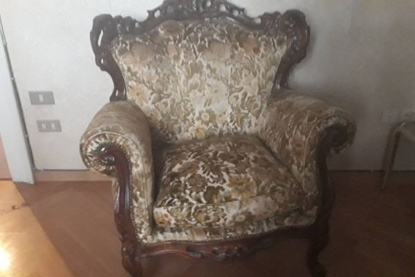 Polster - Sessel und Sofa im Biedermeier Stil