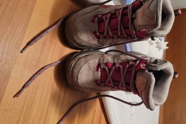 Wanderschuhe Marke Lowa Größe 32