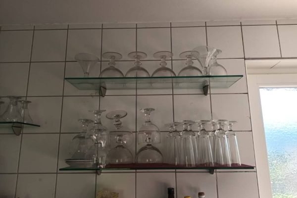 Teller - Besteck - Gläser