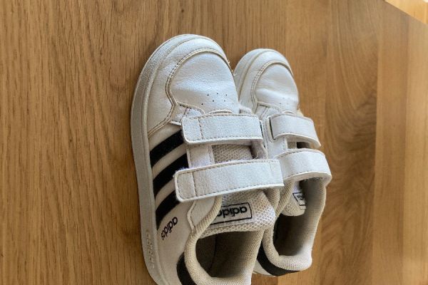 Adidas Turnschuhe Gr. 27