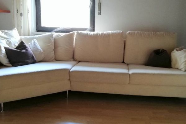 Große stabile Couch