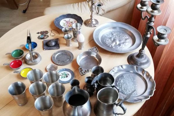 Viele Gegenstände aus Zinn