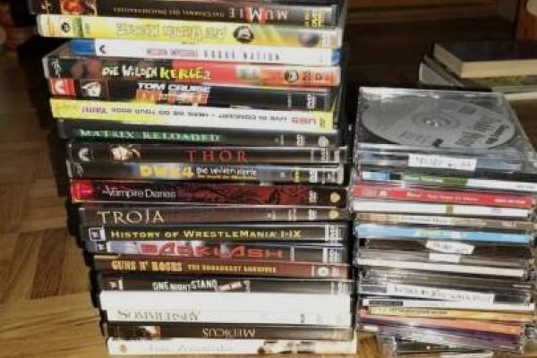 DVDs und CDs