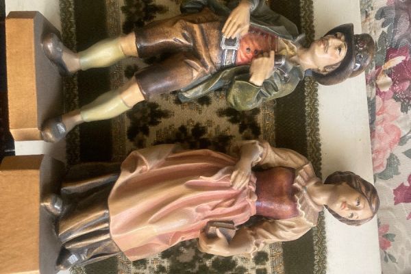 Holzfiguren in Grödner Tracht 28 cm groß zu verkaufen