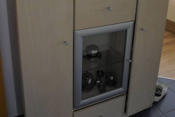 Schrank zu verkaufen