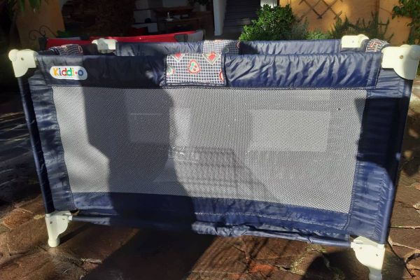 Kinderreisebett mit Matratze zu verkaufen