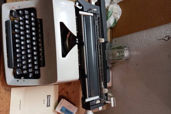 Schreibmaschine Olympia SG3S