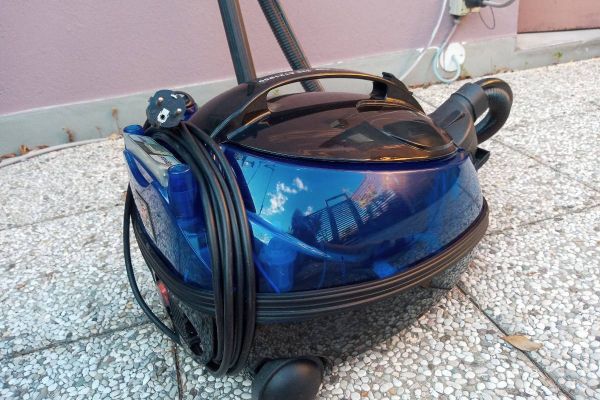 Dampfreinigungsgerät und Staubsauger