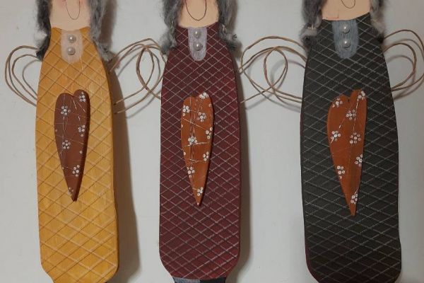 Handgemachte Holzengel