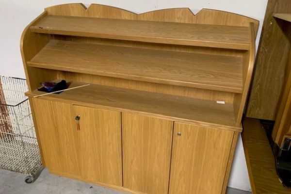 Wandschrank schmal