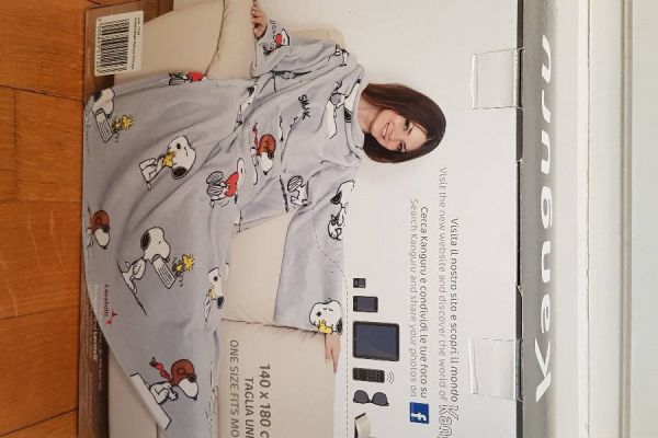 Decke mit Ärmeln und Snoopy-Dekor