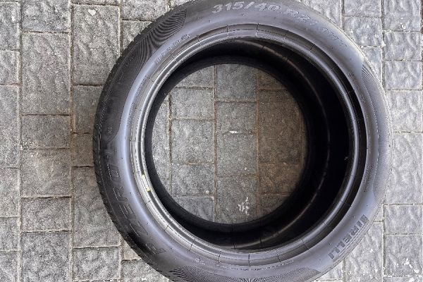 Sommerreifen 315/40/R21    111Y