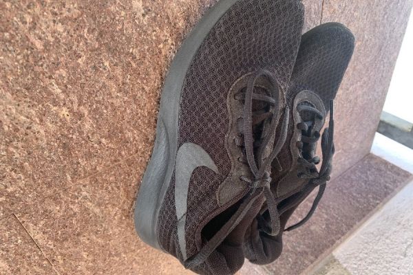 Schwarze Nike Turnschuhe