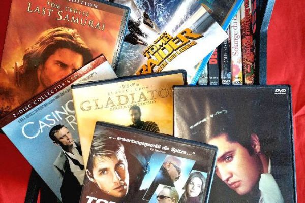 Über 50 neuwertige DVDs, Blu-ray für insgesamt 20€