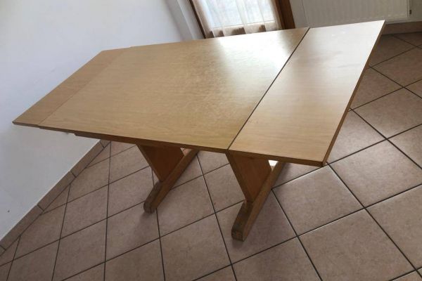 Holztisch__