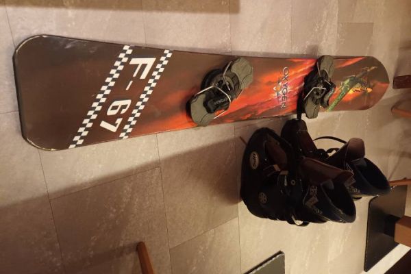 Snowboard und Schuhe Nr. 10