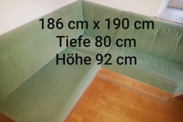 Couch um € 40 zu verkaufen.