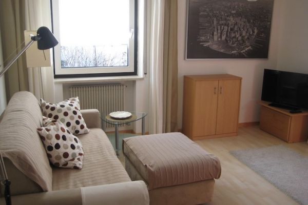 Wohnung möbliert 60 qm zu vermieten.