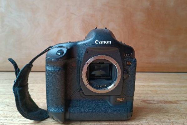 Canon EOS-1Ds Mark ii