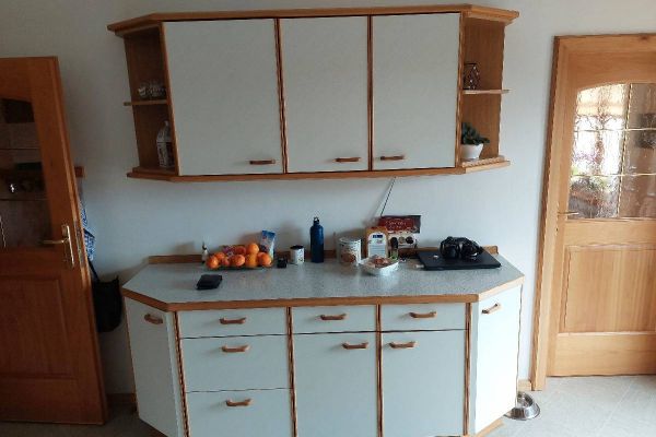Einbauküche mit Eckbank/Tisch /Stühle