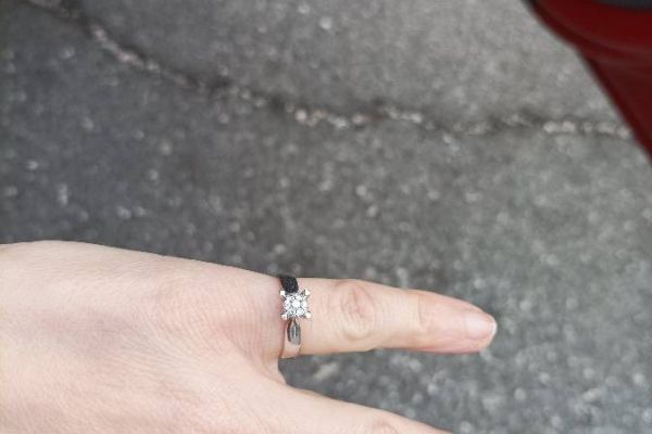 18 kt Weißgold Ring mit 7 Brillanten 4, 1 g Gewicht