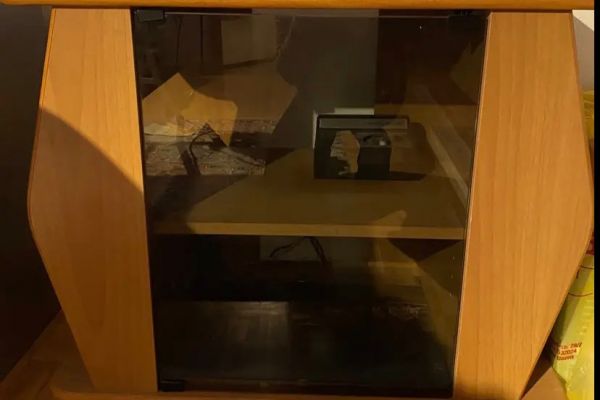 Fernsehtisch zu verschenken