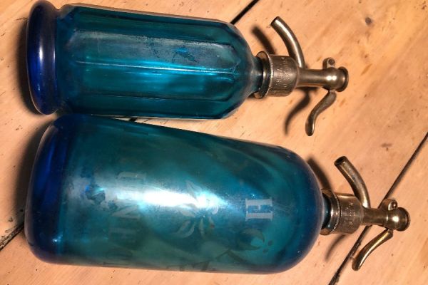 Antike Syphonflaschen blau