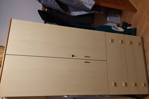 Kleiderschrank in sehr gutem Zustand