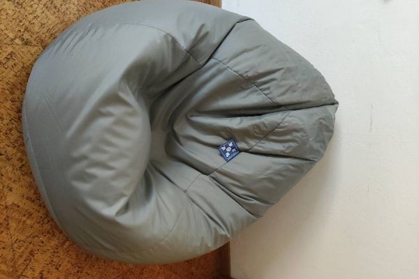Grauer Sitzsack "Sitting Point"