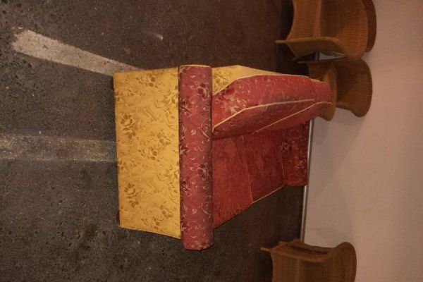 Gut erhaltene Couch abzugeben
