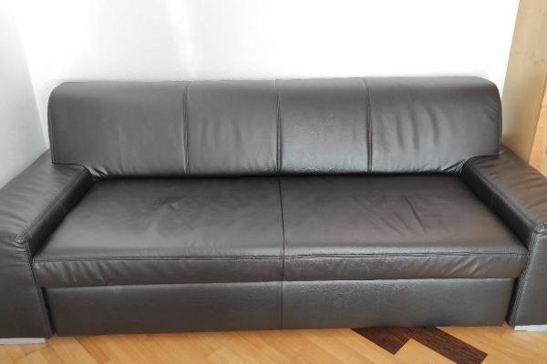 Neuwertiges Sofa mit Bettfunktion