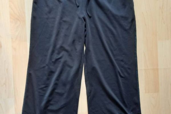 SPORTHOSE Fitness, kurz Gr. 38 DE/ 44 IT schwarz - WIE NEU