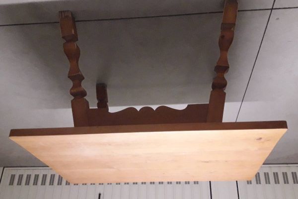Tisch aus Vollholz