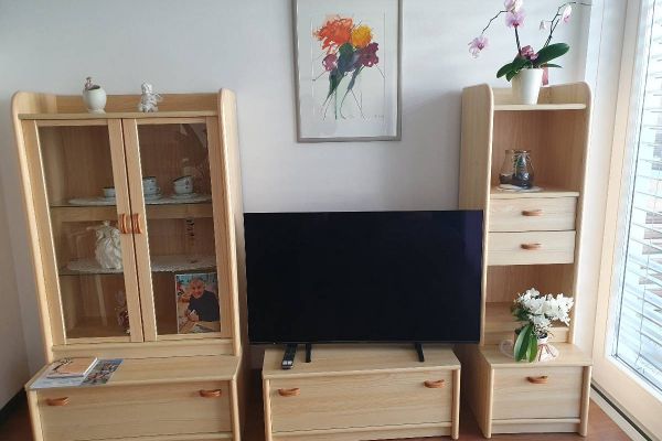 Wohnzimmerschrank