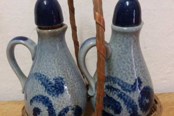 Essig- und Ölset im Retrostil