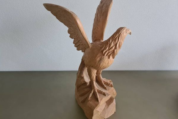 Adler Holzfigur, handgeschnitzt