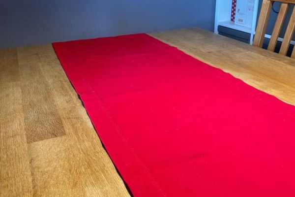 Tischläufer / Tischdecke Leinen rot  WIE NEU