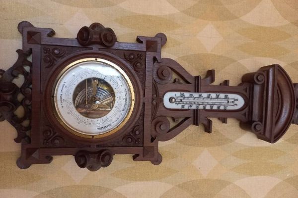Antiker Barometer