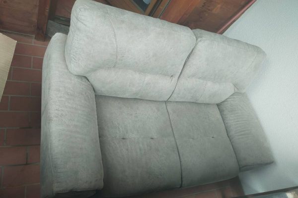 neuwertige Couch günstig abzugeben