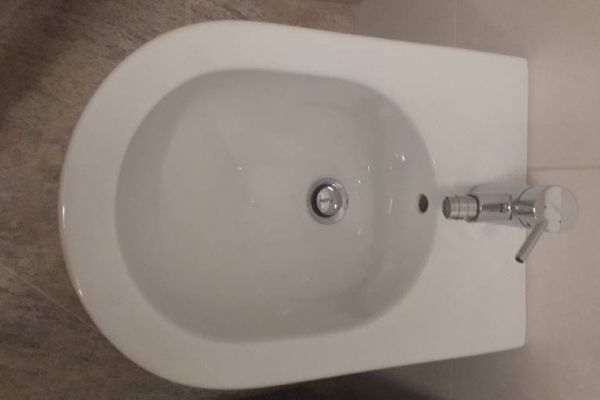 Verkaufe total neues Bidet überhaupt noch nie benützt!