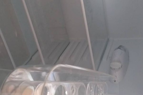 Biete kleinen Kühlschrank