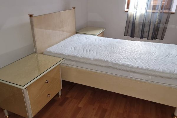 Bett zu verkaufen - Letto in vendita