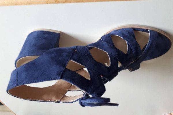 Blaue Sandalen günstig abzugeben