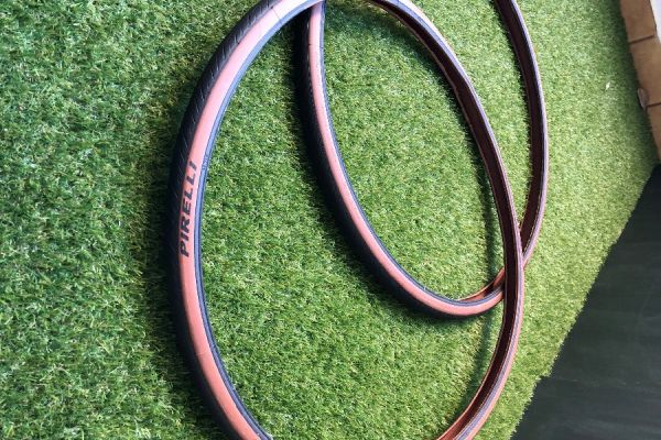 2 Rennradreifen Pirelli Cinturato Velo 700x28, geeignet mit Schlauch