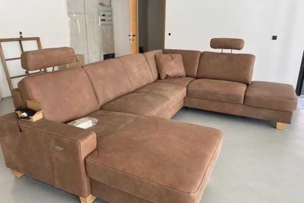 Großes Sofa aus echtem Leder