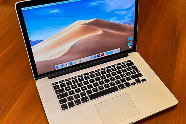 Apple MacBook Pro 15 Zoll AMD Radeon R9 - mid 2015 512 SSD