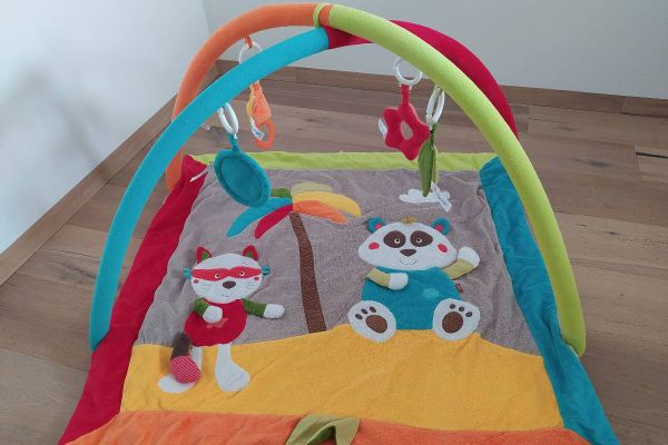 Baby Fehn Activity Krabbeldecke mit Spielbogen Panda - Spieldecke